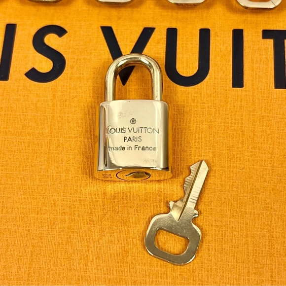 Louis Vuitton LV Mini Padlock with matching Key Gold - Picture 4 of 5